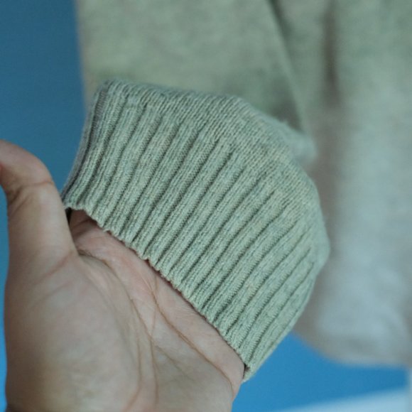 sweater - Picture 5 of 6